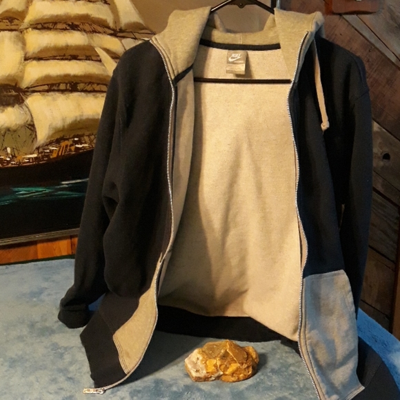 Nike jacket - Picture 3 of 3